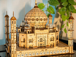 1c2fabaa-da9f-40c1-91b4-756692a69bc8 Model With Light Toy High-end Decorative Collectibles
